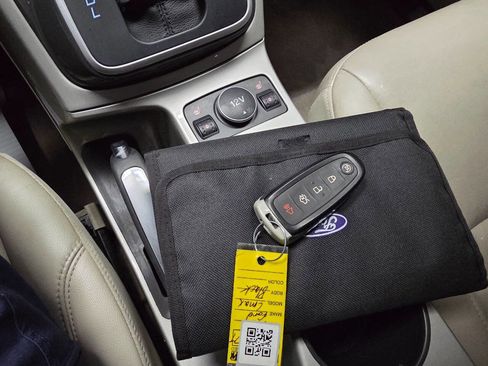 Used 2016 Ford C-MAX Energi SEL w/ Equipment Group 302A image 25