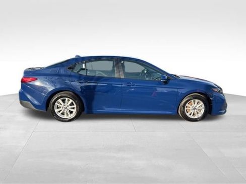 Used 2025 Toyota Camry LE image 8
