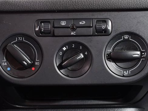 Used 2009 Volkswagen Tiguan SE image 28