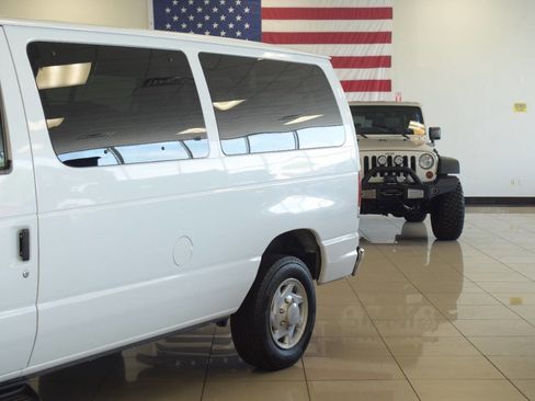 Used 2014 Ford E-350 and Econoline 350 XLT RWD image 16
