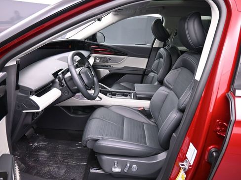 Used 2025 Lincoln Nautilus Reserve image 22