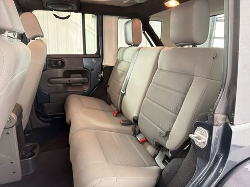 Used 2008 Jeep Wrangler Unlimited Sahara AWD/4WD image 14