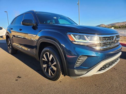 Used 2022 Volkswagen Atlas Cross Sport SE image 2