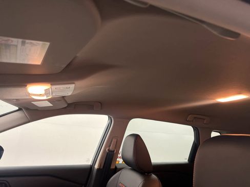 Used 2025 Nissan Rogue SV image 15