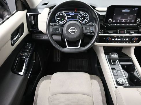 Used 2022 Nissan Pathfinder SV w/ SV Premium Package AWD/4WD image 12