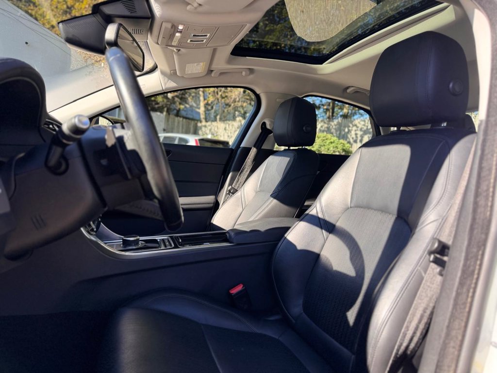 Used 2018 Jaguar XF Prestige AWD/4WD image 20