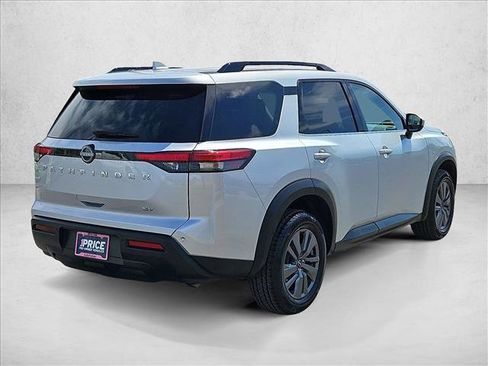 Used 2024 Nissan Pathfinder SV FWD image 5