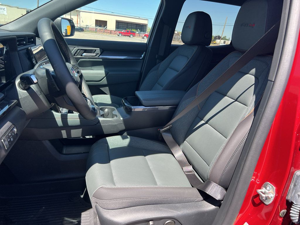 New 2026 GMC Terrain AT4 w/ LPO, Black Badging Package AWD/4WD image 18