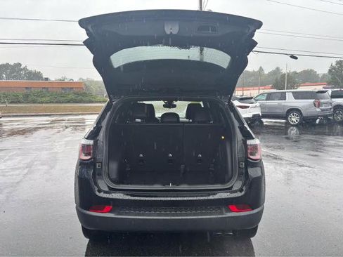 Used 2022 Jeep Compass Latitude w/ Sun and Sound Group AWD/4WD image 8