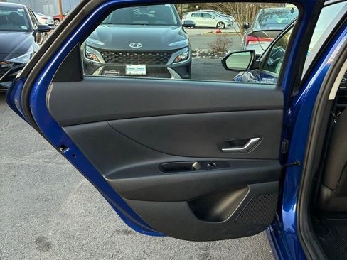 Used 2023 Hyundai Elantra SEL image 40