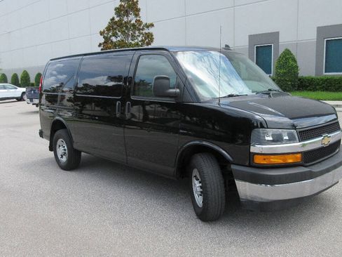 Used 2019 Chevrolet Express 2500 w/ Driver Convenience Package RWD image 7