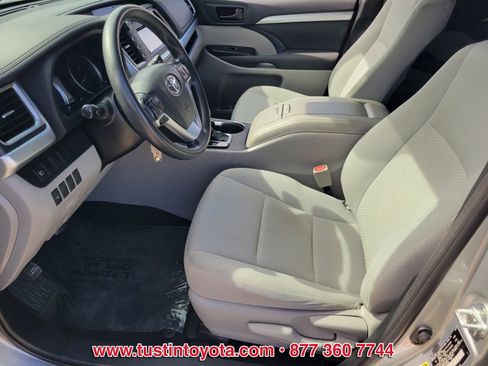 Certified 2017 Toyota Highlander LE w/ Carpet Mat Package image 10