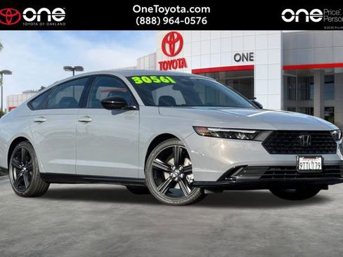 Used 2025 Honda Accord Sport image 1