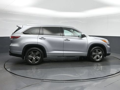 Used 2016 Toyota Highlander Limited w/ Driver Technology Package AWD/4WD image 8