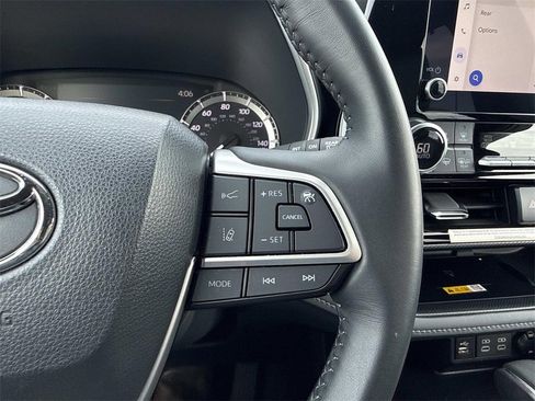 Used 2024 Toyota Highlander XSE image 23