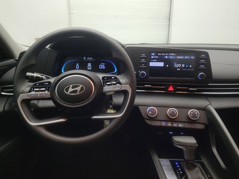 Used 2025 Hyundai Elantra SE FWD image 22