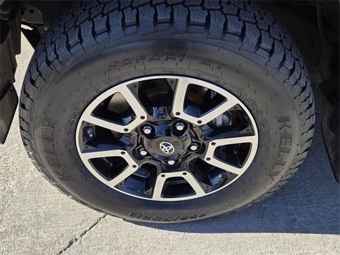 Used 2015 Toyota Tundra SR5 image 9