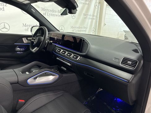 New 2026 Mercedes-Benz GLS 580 4MATIC image 17