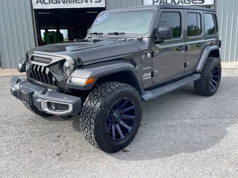 Used 2018 Jeep Wrangler Unlimited Sahara AWD/4WD image 3