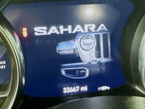 Used 2023 Jeep Wrangler Unlimited Sahara AWD/4WD image 16