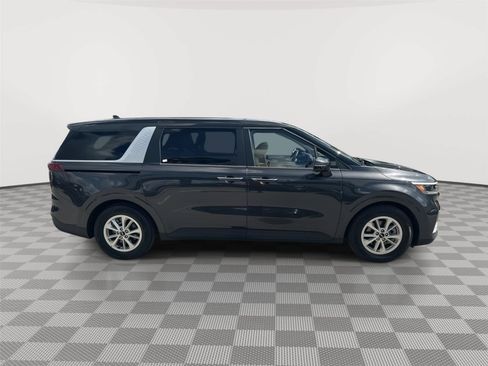 Used 2024 Kia Carnival LX FWD image 4