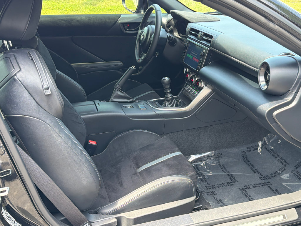 Used 2023 Toyota GR86 Premium w/ ALL Weather Mat Package (TMS) RWD image 10