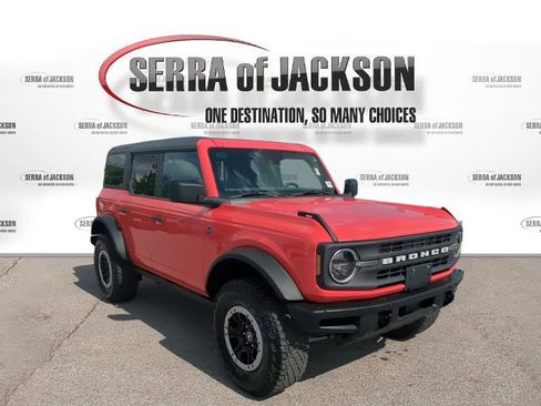 Used 2023 Ford Bronco Black Diamond w/ Sasquatch Package image 2