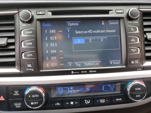 Used 2019 Toyota Highlander AWD V6 image 31