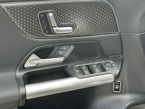 Certified 2025 Mercedes-Benz GLA 250 image 12