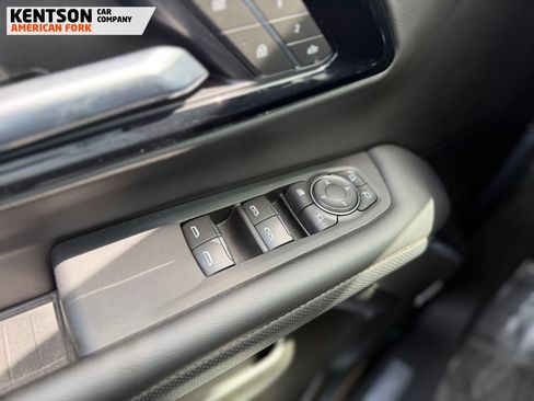 Used 2025 Chevrolet Suburban High Country AWD/4WD image 19