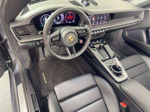 Certified 2025 Porsche 911 Carrera image 4