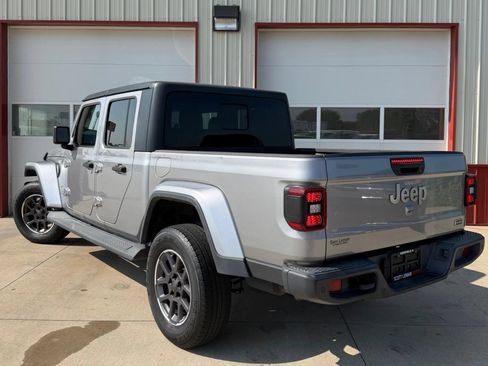 Used 2020 Jeep Gladiator Overland AWD/4WD image 22