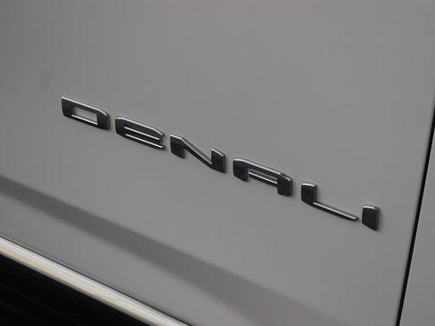 Used 2024 GMC Yukon XL Denali w/ Max Trailering Package image 11