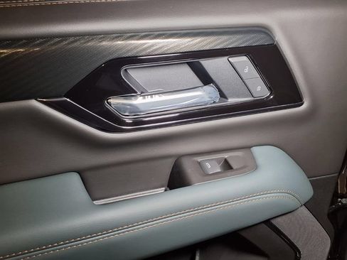 New 2026 GMC Yukon XL AT4 w/ AT4 Premium Plus Package AWD/4WD image 11