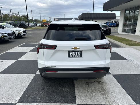 Used 2025 Chevrolet Equinox LT w/ Safety and Technology Package image 4