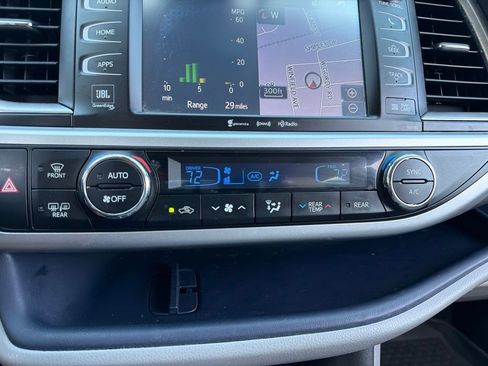 Used 2018 Toyota Highlander Limited Platinum AWD/4WD image 13