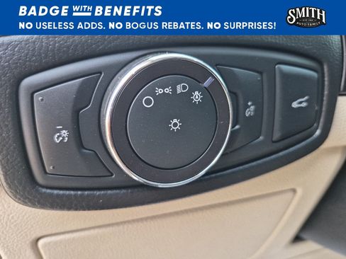 Used 2018 Ford Edge Titanium w/ Technology Package FWD image 22
