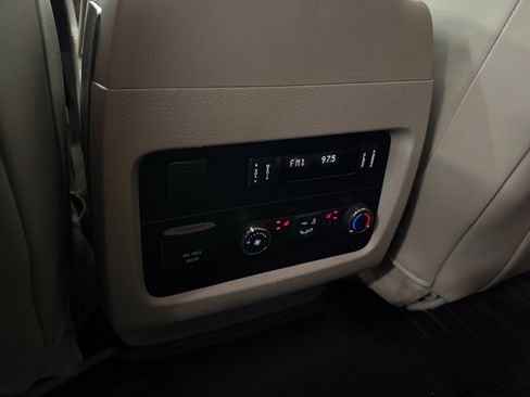 Used 2016 Lincoln Navigator Select RWD image 19