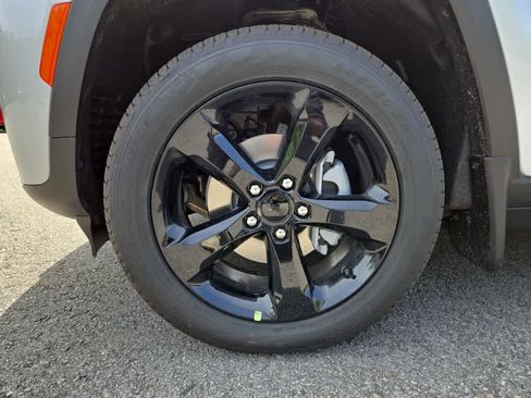 New 2026 Jeep Grand Cherokee Limited AWD/4WD image 10