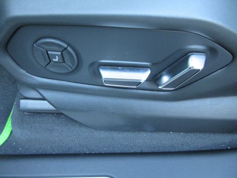 Used 2022 Lamborghini Urus image 16