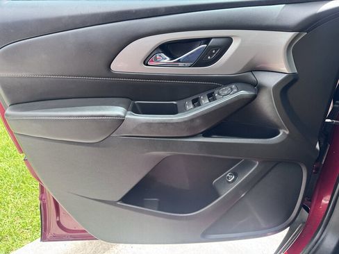 Used 2020 Chevrolet Traverse LT image 13