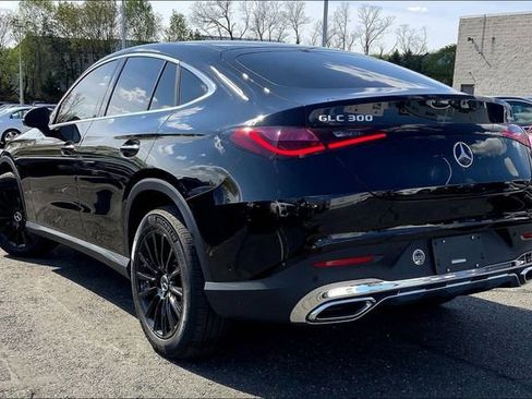 Used 2025 Mercedes-Benz GLC 300 4MATIC image 3