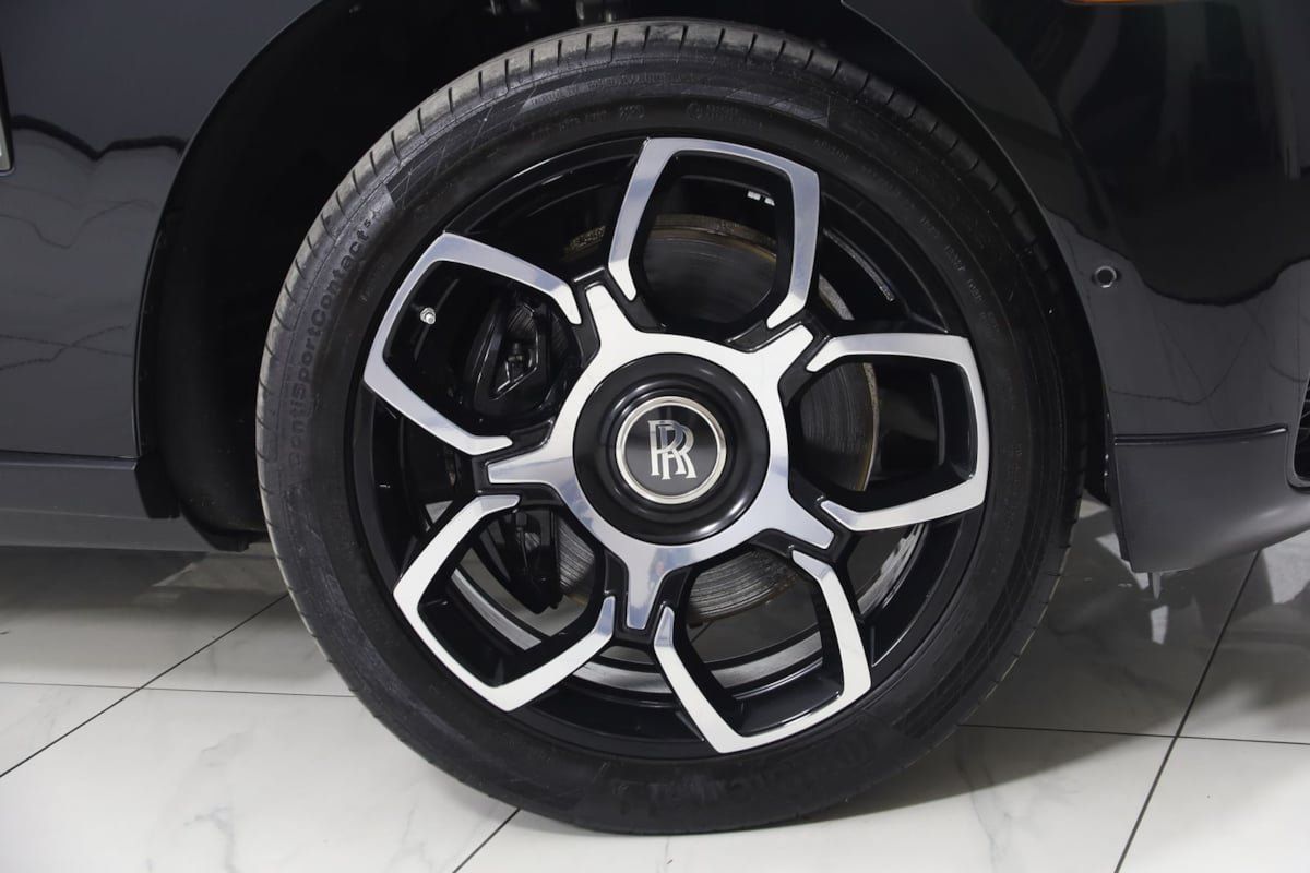 Used 2024 Rolls-Royce Cullinan Black Badge AWD/4WD image 23