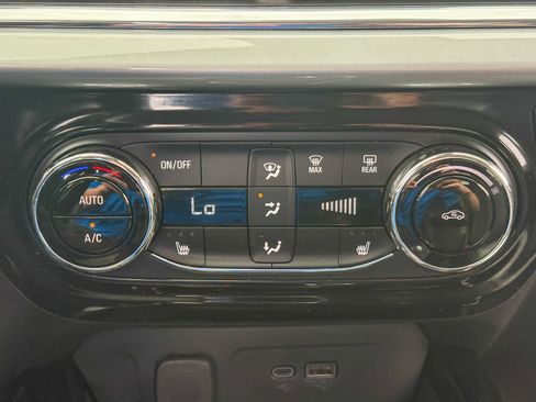Used 2025 Chevrolet Trax LT w/ Driver Confidence Package FWD image 33