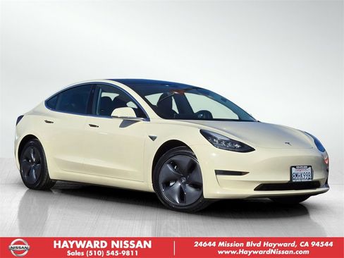 Used 2019 Tesla Model 3 Standard Range Plus image 1