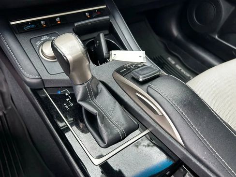 Used 2018 Lexus ES 350 w/ Navigation System Package image 26