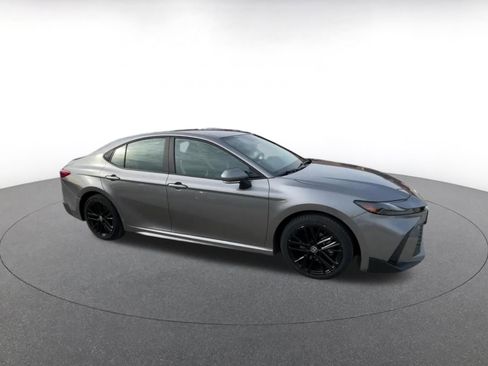 Used 2025 Toyota Camry SE image 2