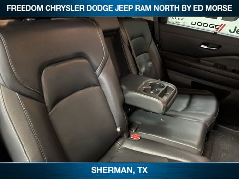 Used 2023 Nissan Pathfinder SL w/ Black Appearance Package FWD image 10