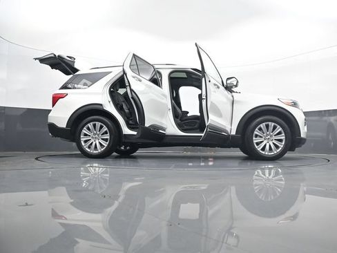 Used 2024 Ford Explorer Limited w/ Limited Technology Package AWD/4WD image 34