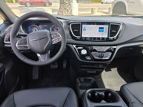 New 2026 Chrysler Voyager LX image 10